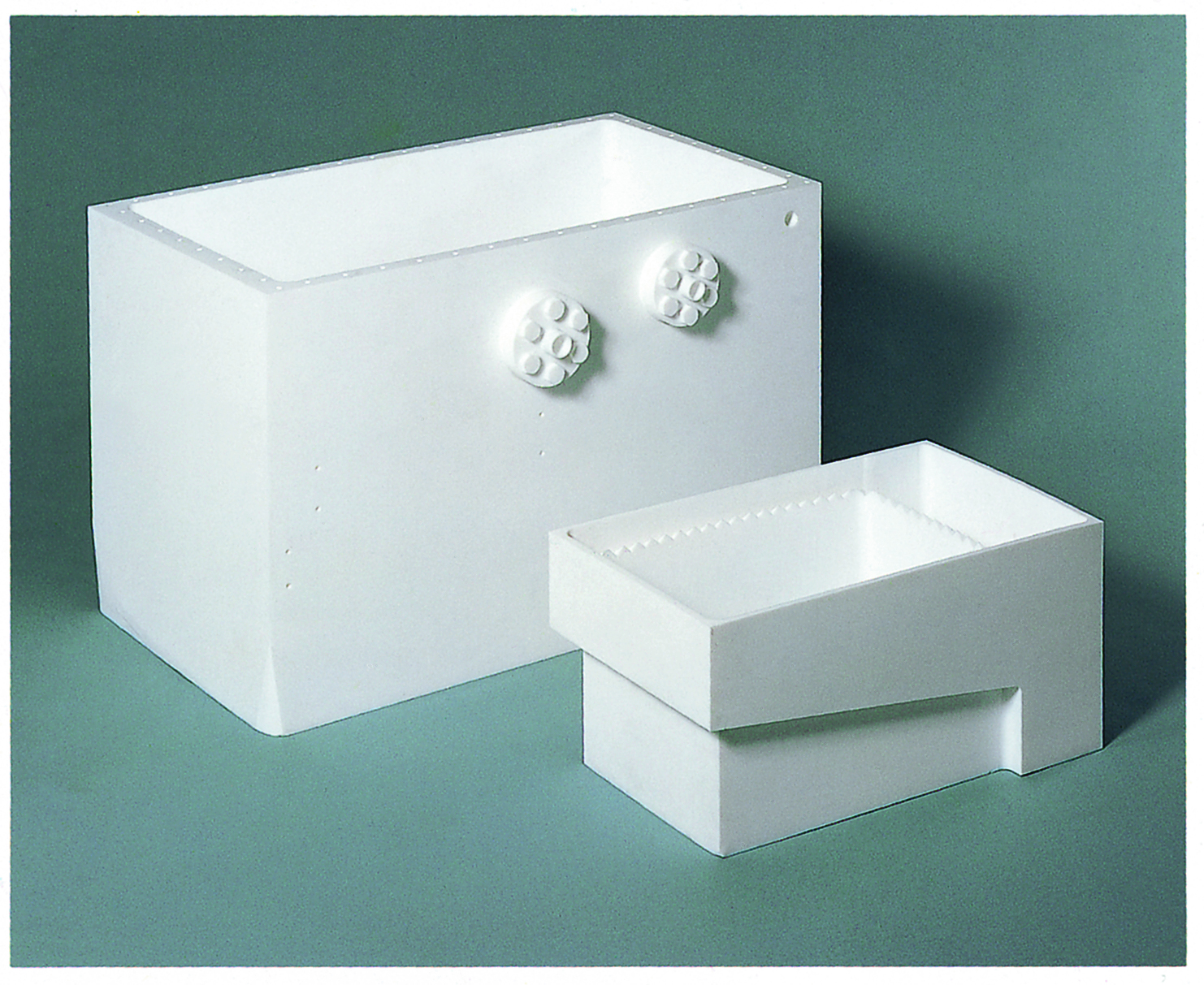 Fluoropolymer containers